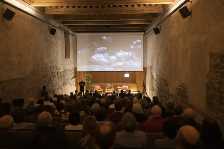 CONFERENCIAS 2100 AÑOS DE CONVIVENCIA