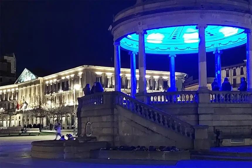 iluminación quiosco azul