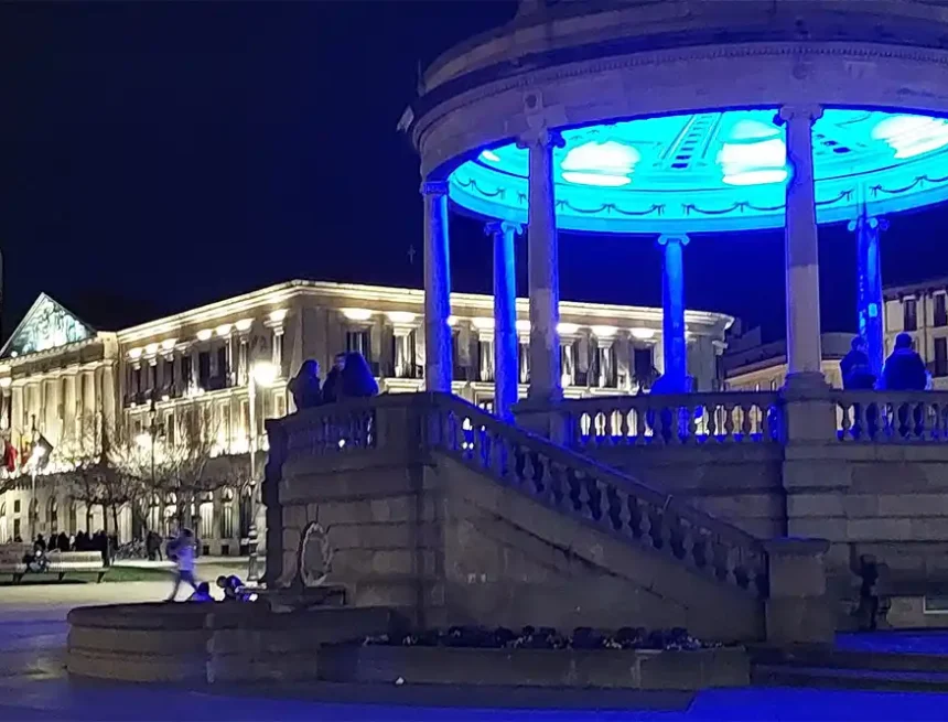 iluminación quiosco azul