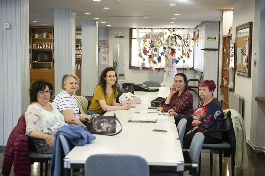 reunión asociación local de Mayores de Etxabakoitz