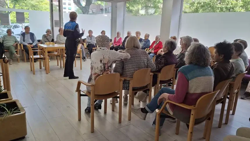 charlapmmaltratomayores3 charla policía municipal maltrato mayores