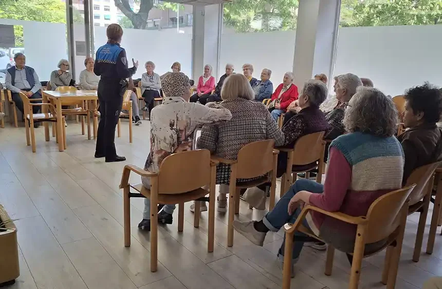 charla policía municipal maltrato mayores