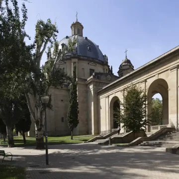 monumento a los caídos pamplona