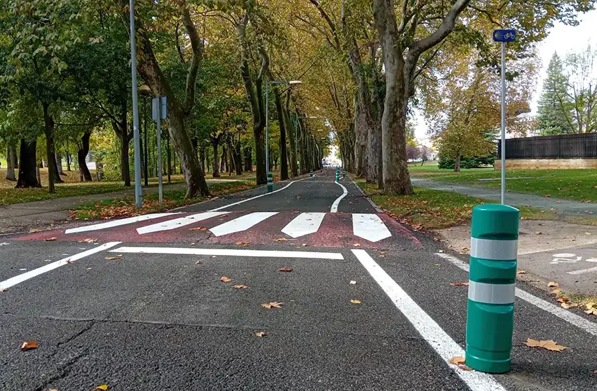 La carretera del campus de la Universidad de Navarra ya está abierta, en sentido único desde Azpilagaña hasta la avenida de Aróstegui, en Etxabakoitz