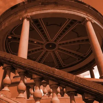 iluminación quiosco naranja Pamplona