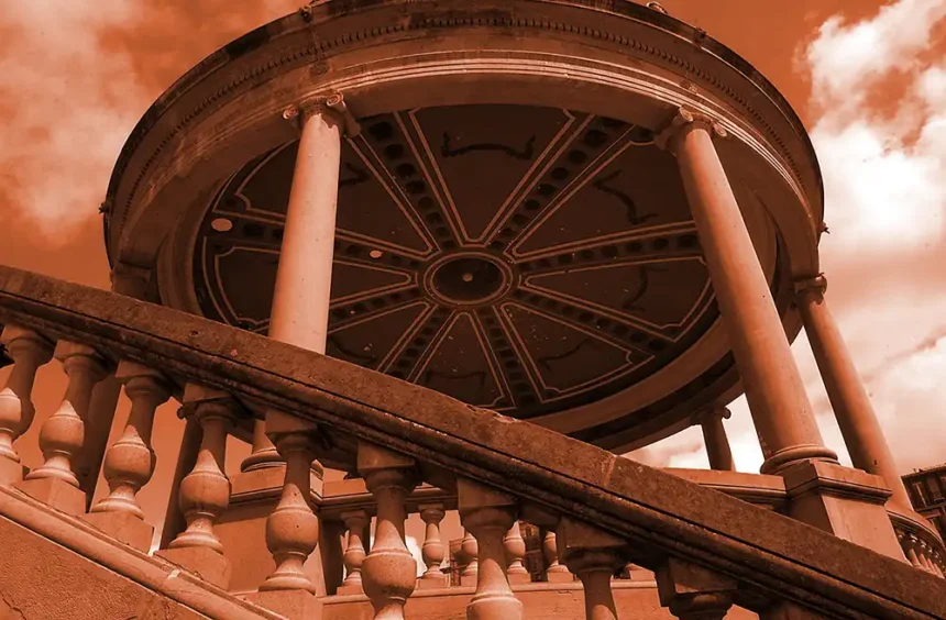 iluminación quiosco naranja Pamplona