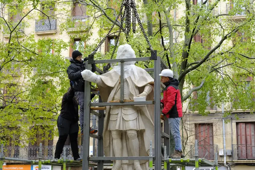 traslado estatuas paseo sarasate dscf6625_0