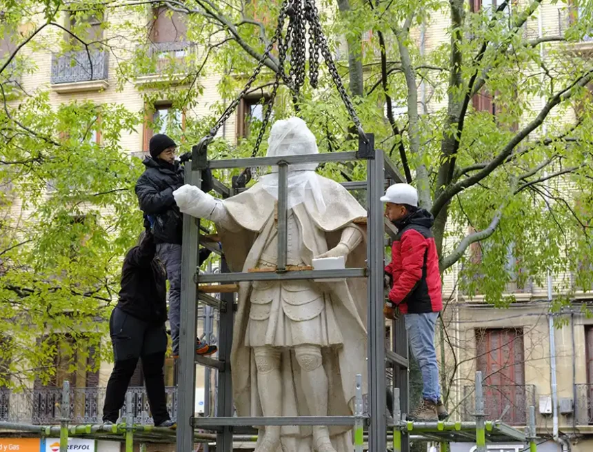 traslado estatuas paseo sarasate dscf6625_0