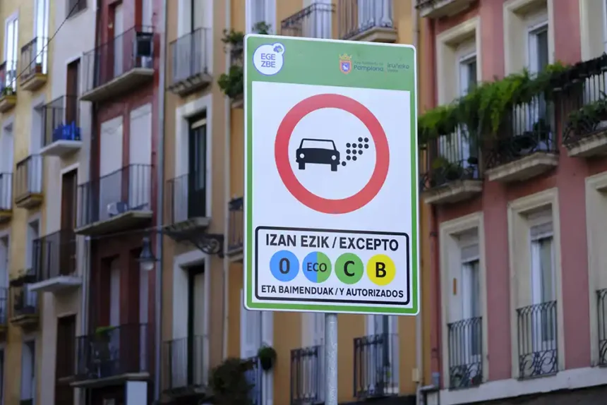 cartel bajas emisiones