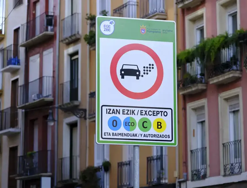 cartel bajas emisiones