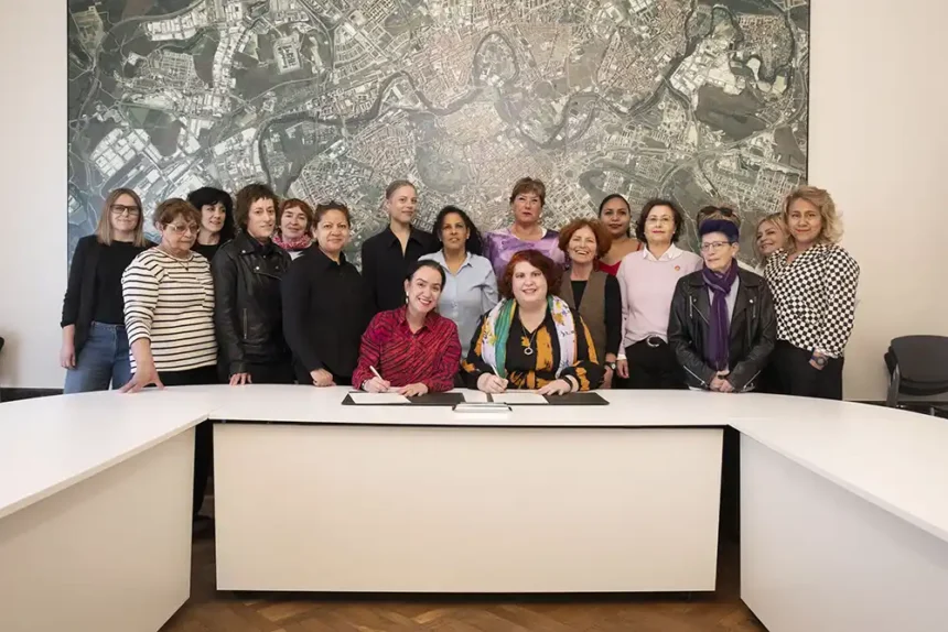 FIRMA CONVENIO GESTIÓN CASA MUJERES