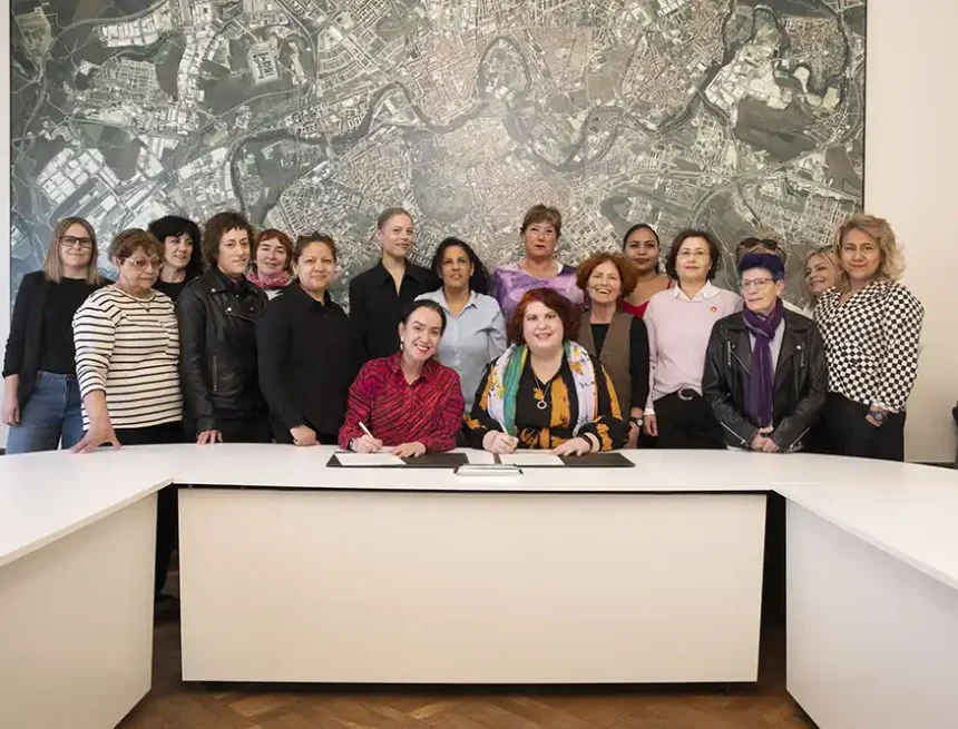 FIRMA CONVENIO GESTIÓN CASA MUJERES