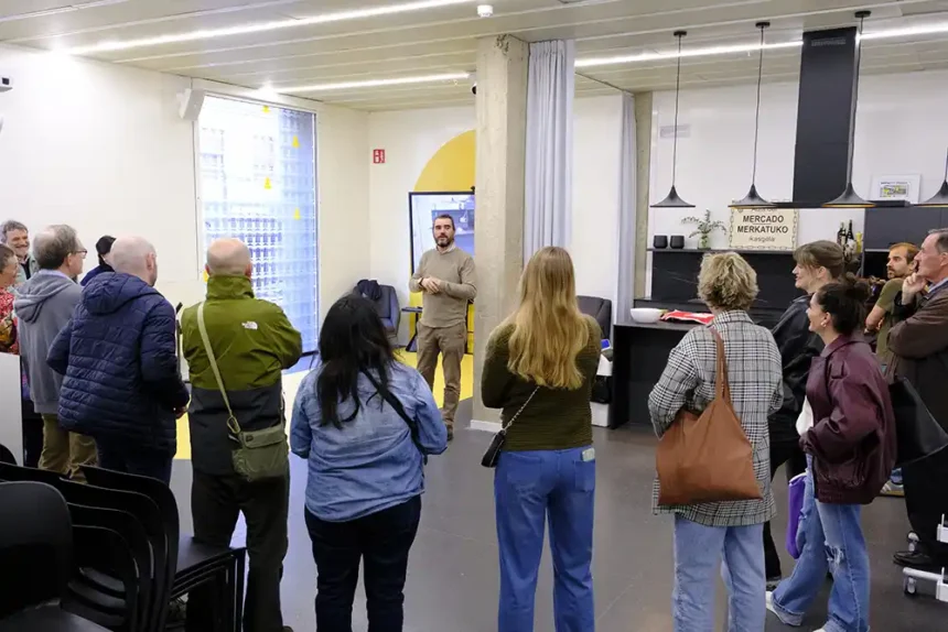 3paseoforodebarriolosensanchesdscf3894 paseo foro de barrio los ensanches