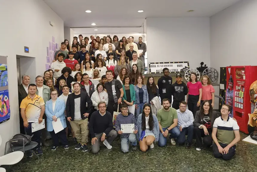 ENTREGA DE PREMIOS CORRESPONSALÍAS JUVENILES_.DSCF5885 entre premios corresponsales